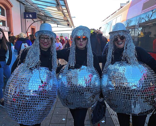 Discokugeln haben immer ein bisschen Abstand.