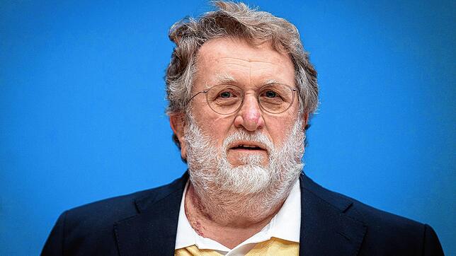 Thomas Mertens, 71, ist Vorsitzender der Ständigen Impfkommission (Stiko). 1998 bis 2018 war der gebürtige Freiburger Inhabe des ...
