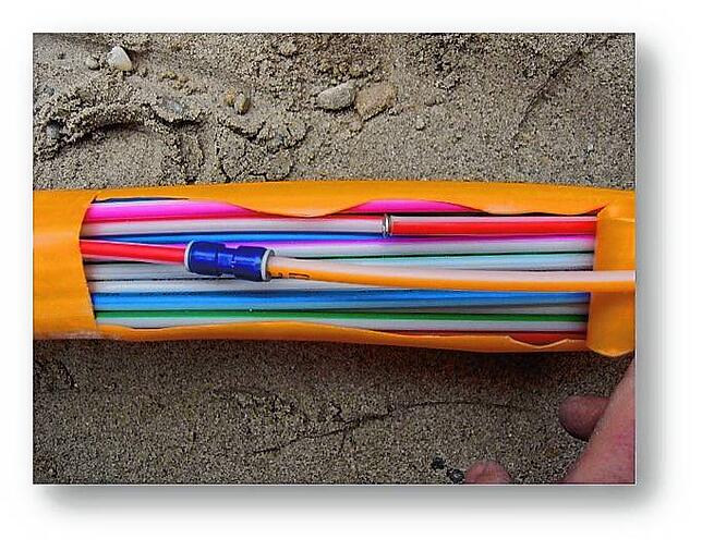 Ein Kabel pro Hausanschluss wird abgezweigt, wenn sich der Bewohner für einen Glasfaseranschluss entscheidet.