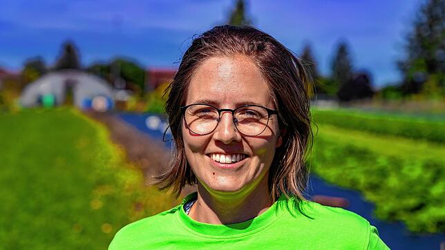 Lisa Hahn, Mitglied des Baarfood-Vorstands: „Der viele Regen hat uns dieses Jahr mehr Unkraut und noch viel mehr Schnecken beschert.
