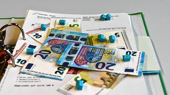 Dieser Brief kostet Geld: ein Grundwertbescheid für die neue Grundsteuer. Allmählich wird deutlicher, welche Änderungen auf wen zukommen.