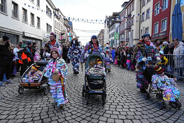 Bild 10: Schmutziger Donnerstag in Donaueschingen: Kinderumzug zieht alle Blicke an – Die Bilder!