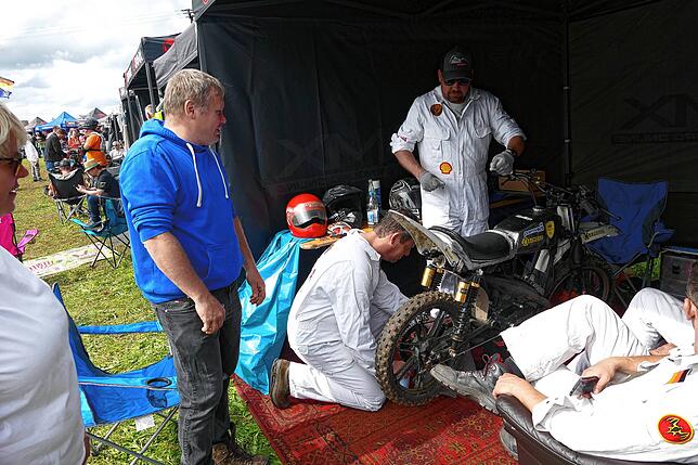 Bild 27: Benzingeruch, Action und dröhende Motoren: Der Mofa-Mania Fünfkampf der Motorsportfreunde Pfohren