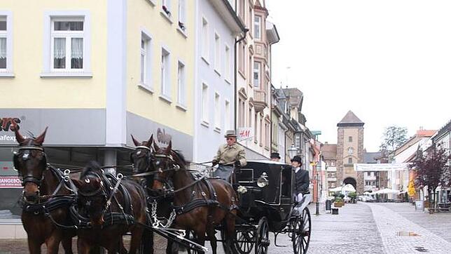 Bild : Märchenhaftes Gespann in der Villinger Innenstadt