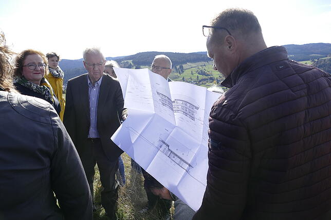 Befürworter und Gegner des Projekts „Panoramahütte“ wandten sich an den Petitionsausschuss des Landtags. Im Oktober fand ein ...