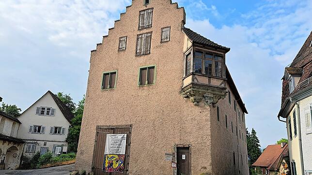 Das historische Kornhaus steht inmitten der Engener Altstadt. Seit Jahren steht es ungenutzt und vor allem unsaniert da. Bald soll hier ...