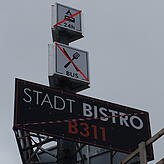 Noch sind die Symbole durchgestrichen. Ab 1. September soll das „Bistro B 311“ eröffnen.