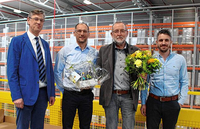 Mit viel Wertschätzung wurde Karl-Heinz Stecher (Zweier von links) verabschiedet. Im Bild Arndt Lüdtke, der neue Betriebsleiter Tobias ...