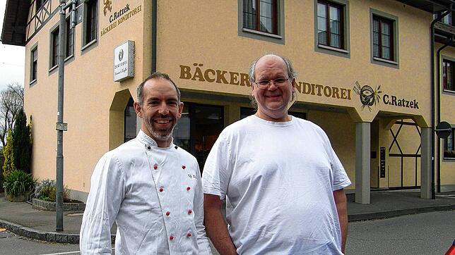 Bäckermeister Christian Ratzek (rechts) übergibt Anfang Mai seinen Laden an Bäckermeister Tobias Nestel. Es wird also auch weiter ...