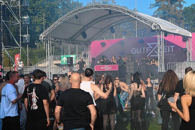 Bild 13: Konstanz: Elektro-Festival am See: Tausende singen, tanzen und feiern auf dem Gute-Zeit-Festival