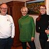 Geschäftsführer DRK-Kreisverband Donaueschingen Tobias Rosenstiel (von links) und die Wiesenkinder-Vorsitzenden Christina Meckes und ...