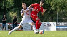 Mann des Tages: Der Villinger Marcel Sökler (weißes Trikot) erzielte im Testspiel des FC 08 gegen den FV Lörrach-Brombach alle drei Tore ...