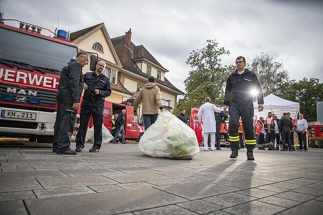 Bild 9: Der gespielte Ernst am Klinikum Konstanz: So bereiten sich Feuerwehr und Notärzte auf Einsätze mit gefährlichen Stoffen vor