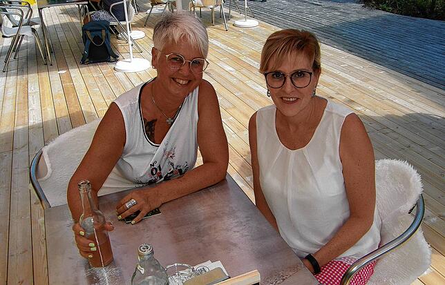 Alexandra Kaltenbach (links) und Corina Zessack aus Konstanz arbeiten im Gewerbegebiet und finden es gut, dass es hier nun ein solches ...