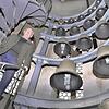 2. BU: Das Glockenspiel im Münster hat auch den Charakter eines Glockenmuseums, denn im oberen Trägerbalken sind auch historische ...