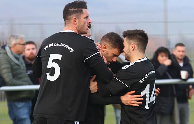 Bild 10: Tabellenführer SV 08 Laufenburg siegt 5:2 beim Verfolger FC Erzingen und wir haben die Bilder