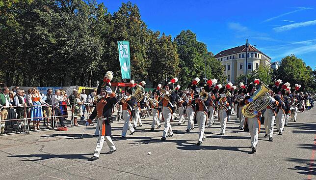 Bild 17: Bilder vom Trachtenbund Überlingen auf dem Oktoberfest München