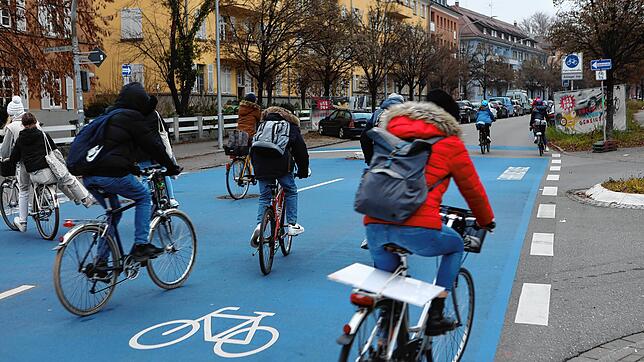 (Archivbild) Die Fahrradstraße in Petershausen: Hier geht&lsquo;s für viele Konstanzer zur Arbeit, nach Hause oder auch zur Schule. Wird ...