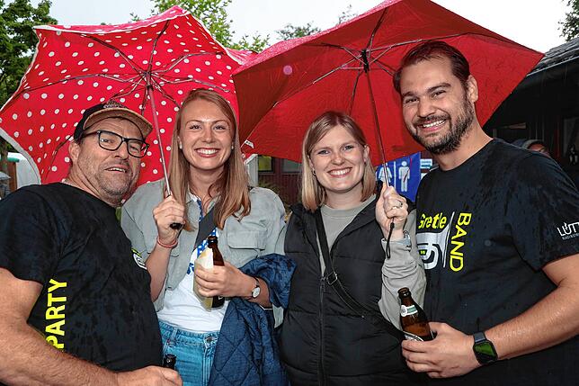 Bild 22: Ein Prosit der Gemütlichkeit! Fotos vom zweiten Abend beim Reichenauer Weinfest 2025