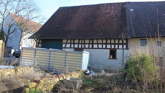 Auf diesem westlichen Teil des Grundstücks wollte Betz und Weber in direkter Nachbarschaft zum Heggbacher Hof ein Mehrfamilienhaus ...