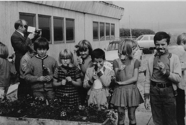 Bereits in den 1970er Jahren hatten die Schüler Spaß beim Gartenbau.