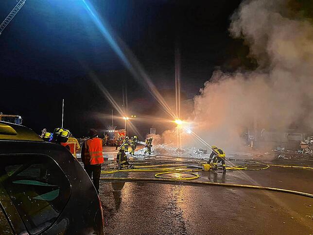 Ein Einsatz waren 50 Mann der Feuerwehrabteilngen Wehr und Öflingen sowie der Werkfeuerwehr von Novartis.