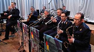 Die Reservisten-Bigband Rheinland spielt im Kurhaus in Bernau in einer kleineren Combo-Besetzung. Foto: Steffen Schmidt