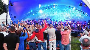 Ausgelassene Partystimmung herrscht beim Auftritt des Musikvereins Degerfelden. Drei Tage lang feiert der Verein mit mehr als 800 ...