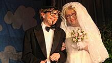 Traumpaar nach 40 Jahren wilder Ehe: Karl (Heidrun Dett) und Mechthild (Marga Lenski).