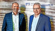 Oliver Broghammer (links) und Martin Heinzmann sind mit der Bilanz der Volksbank Mittlerer Schwarzwald für 2024 zufrieden. Foto: Lupfer