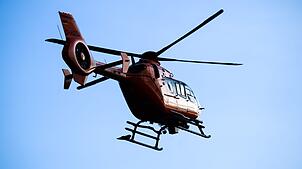 Nach dem Unfall war ein Rettungshubschrauber im Einsatz. (Symbolbild)