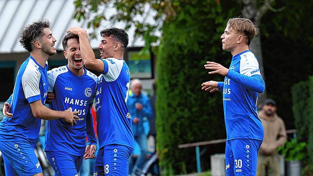 Der FC Radolfzell bejubelt den 2:0-Sieg gegen den SC Konstanz-Wollmatingen.