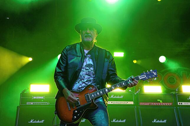 Bild 10: Schlossgarten Open Air: Tausende Rockfans feiern Gotthard und Krokus -  Die besten Bilder