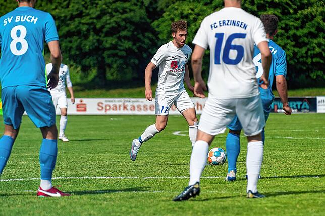 Bild 12: SV Buch düpiert den FC Erzingen und nimmt beim 2:1-Sieg die Punkte mit &ndash; und wir haben Bilder!