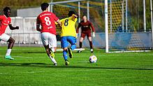 Der SC Pfullendorf (links Andreas Romeo im Zweikampf mit Richard Gertsch vom FC Singen) ist am Wochenende zuhause gegen den SV Linx ...