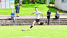 Bild : Valentino Colella belohnt sich und seine Mannschaft mit dem Siegtreffer