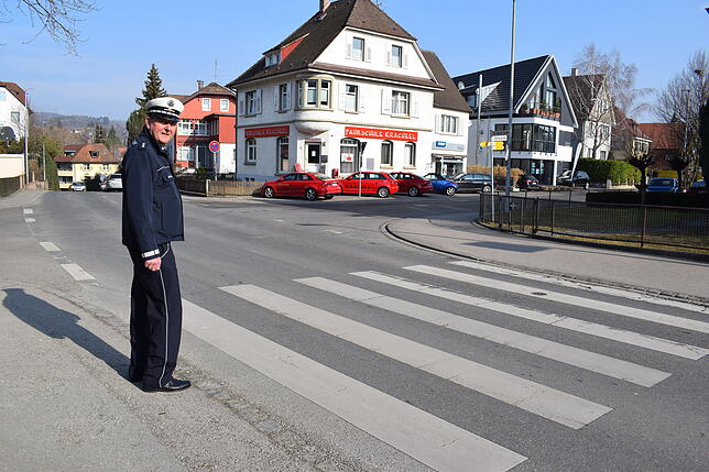 Kindern im Straßenverkehr ein Vorbild zu sein, das ist elementar, um die Kleinen zu schützen, sagt Präventionsbeamter Harald Müller.