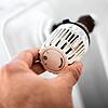 Ohne Heizung geht&lsquo;s im Winter nicht &ndash; die Betriebskosten einer Erdwärmepumpe sind vergleichsweise gering.