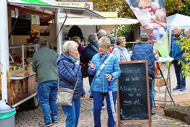 Bild 1: Regionales lockt auf den Mühlenplatz zum Naturparkmarkt