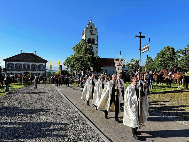 Bild 4: Zweihundert Reiter beim Limpacher Georgiritt