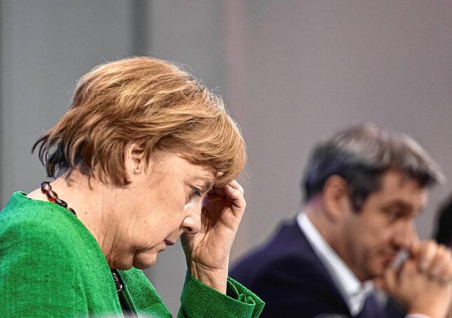 Bundeskanzlerin Angela Merkel (CDU) und Bayerns Ministerpräsident Markus Söder (CSU) bei der Pressekonferenz nach den Beratungen.