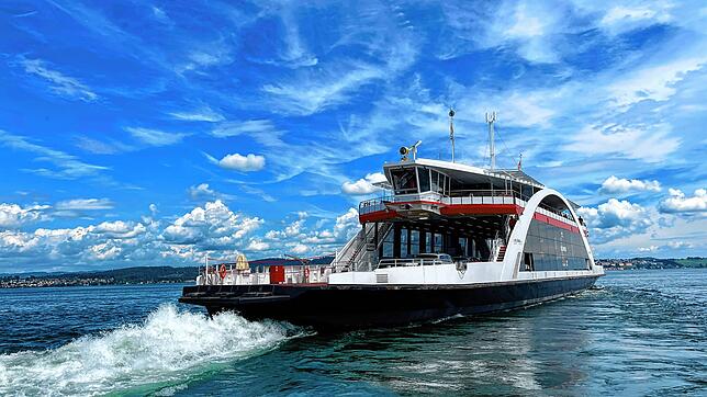 Das neue Fährschiff für die Linie Konstanz-Meersburg ist 82,5 Meter lang und 13,4 Meter breit. Es kann 700 Personen und 64 Autos ...