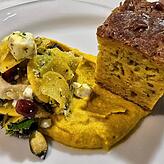 Roman Pfaff, „Gasthaus Löwen“, Frickingen-Altheim: Dreierlei Kürbis ( Jarrahdale, Sweet Dumpling, Hokkaido) mit Hummus-Cake und Salat.