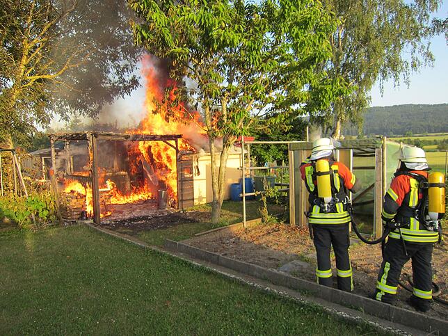 Die Gottmadinger Gartenhütte stand vollständig in Flammen.
