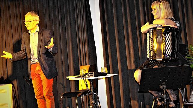 Eine schöne Erinnerung: Im Schlössle von Laufenburg traten Schauspieler Peter Schell und Akkordeonistin Christine Schmid am 11. November ...