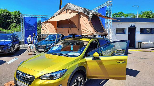 Auf alle Fälle ein stabiler Untergrund fürs Zelt: Camping auf dem Autodach.