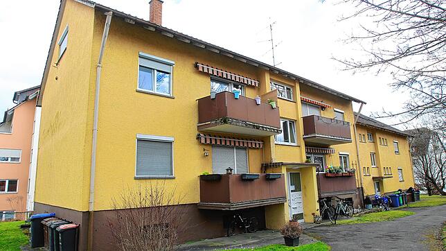 Die Wohnblocks 16 und 18 an der Kaltbrunner Straße in Allensbach werden vorerst nicht abgerissen. Das Landratsamt Konstanz hat sie für ...