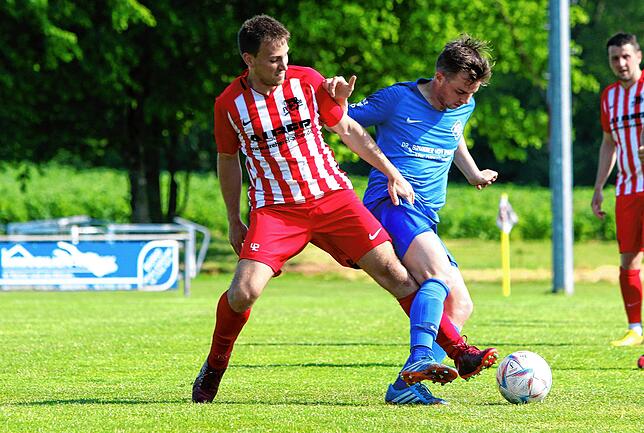 Bild 4: Die besten Bilder vom Duell zwischen FV Walbertsweiler-Rengetsweiler und FC Neustadt