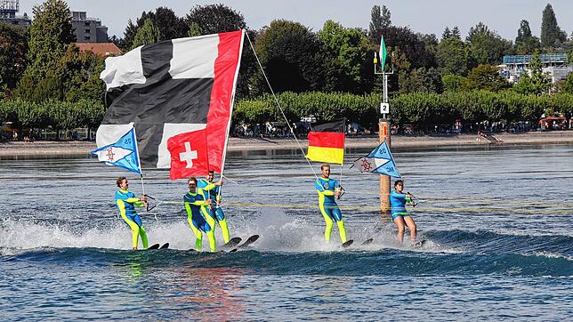 (Archivbild) Einer der Höhepunkte des Konstanzer Seenachtfestes ist die traditionelle Wasserski-Show des Deutsch-Schweizerischen ...
