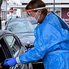 Die Drive-In-Teststelle ist ab sofort geschlossen. Auf dem Bild ist Arzt Boris Burcza im Februar zu sehen.